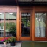 Udadgående mahogni terrassedør med glas