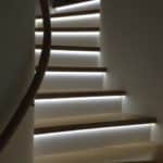 LED-lys i trappetrin set nedefra monteret på sjælland
