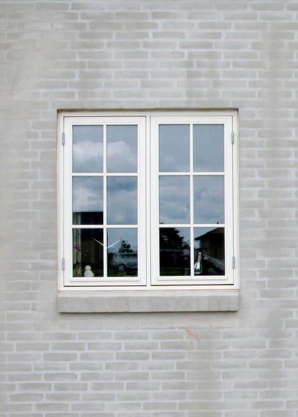 Smalle sprosser i sidehængte vinduer